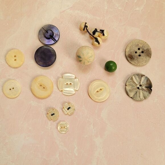 Vintage embroidered buttons sewer collection - Picture 4 of 5